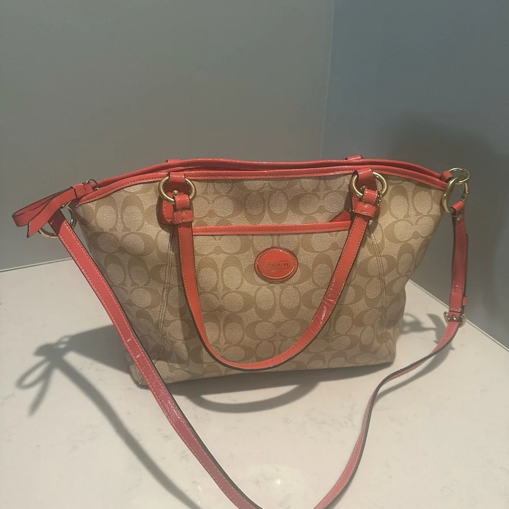 Coach Signature coated canvas exterior with patent leather trim Tote Bag - Picture 2 of 16